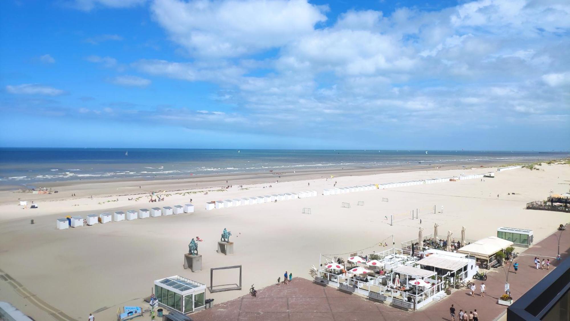 Zeezicht Vanop Het 6 De Verdiep Oostduinkerke Exterior photo